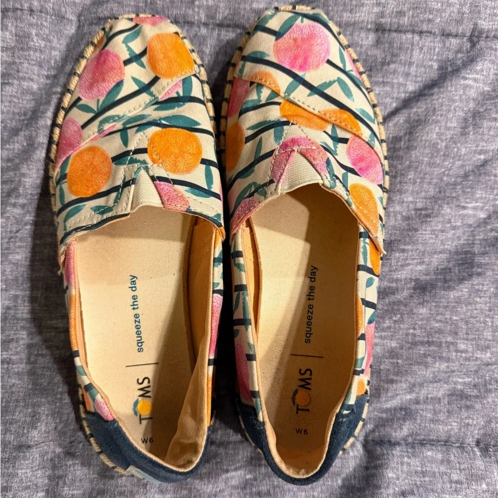 TOMS Women's Pink and Orange Espadrilles Women’s‎ size 6 squeeze the day